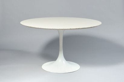 TABLE TULIPE à plateau circulaire en stratifié...