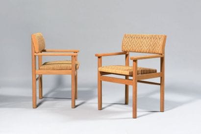 TRAVAIL SCANDINAVE Paire de fauteuils cubiques...