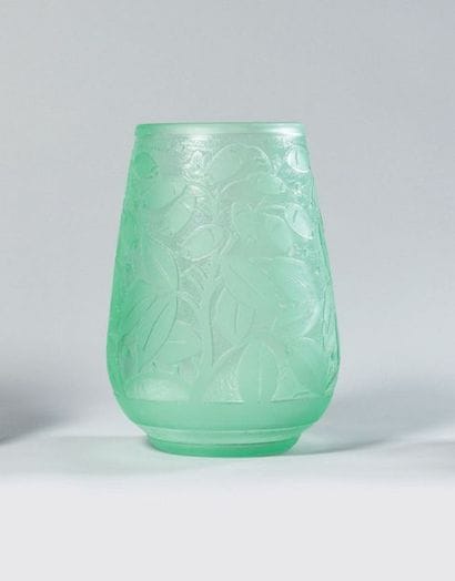 DAUM NANCY FRANCE Grand vase en verre vert...