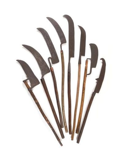 Ensemble de huit anciennes armes d’Hast attribuées...