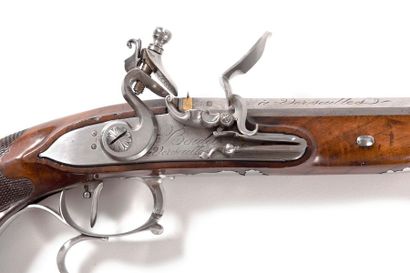 BOUTET Beau pistolet à silex d’officier....