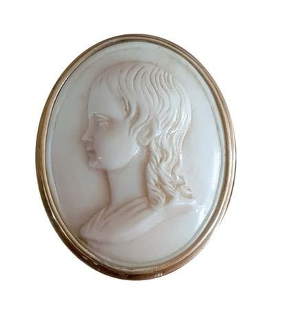 Le Dauphin Louis XVII Broche en vermeil représentant...