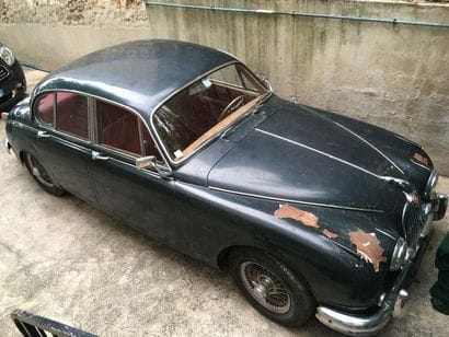 1961
La première berline à carrosserie monocoque...