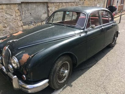 1961
La première berline à carrosserie monocoque...