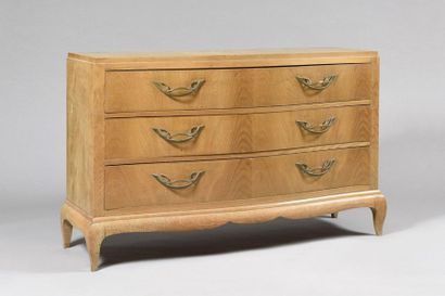 WORK OF THE 1940S Ash veneer chest of drawers...