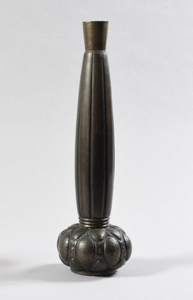 WORK OF THE YEARS 1910 High onion vase in...