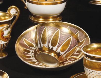 Paris Two porcelain cups and their saucer,...
