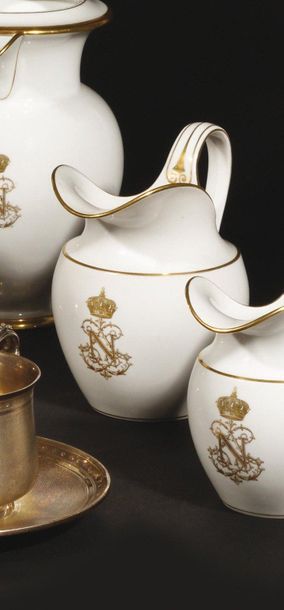 MANUFACTURE IMPERIALE DE SEVRES Petit pot...