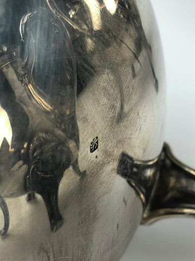 TEA SERVICE in plain silver with a pearl...