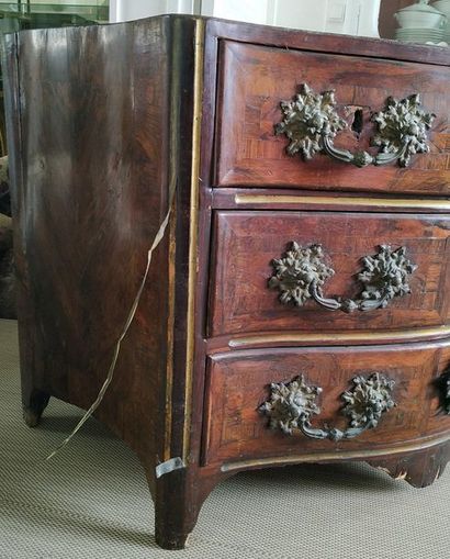 COMMODE D'ENTRE DEUX en placage de palissandre...