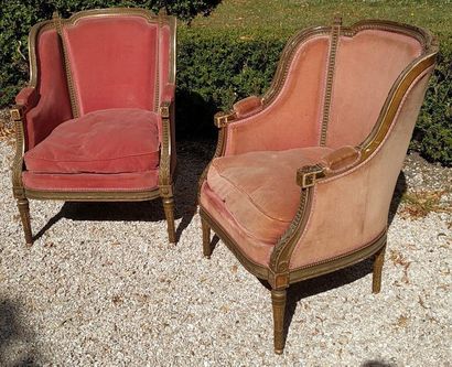 PAIRE DE BERGERES en bois doré mouluré et...
