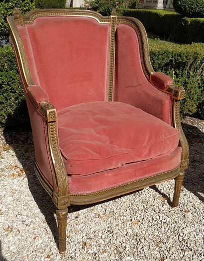 PAIRE DE BERGERES en bois doré mouluré et...