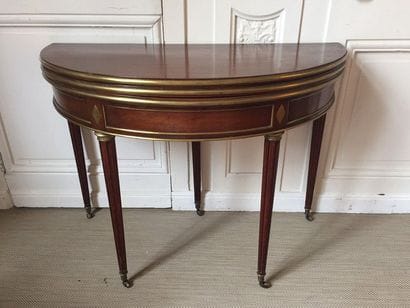 TABLE A JEUX en demi-lune en acajou baguetté...