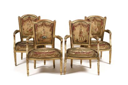 Suite de QUATRE FAUTEUILS à dossier cabriolets...