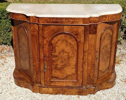 MEUBLE D'APPUI en placage de loupe et marqueterie...