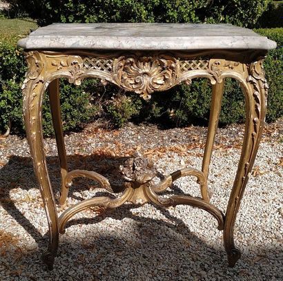 TABLE DE MILIEU en bois doré mouluré et sculpté...