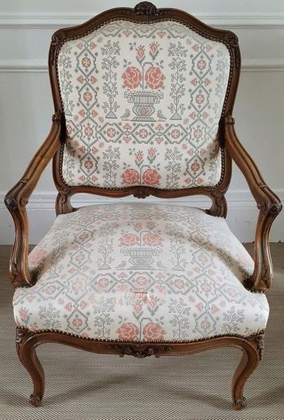PAIRE DE FAUTEUILS et PAIRE DE CHAISES en...