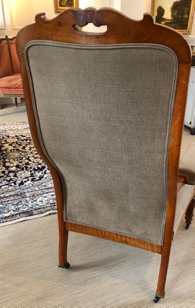 FAUTEUIL VOLTAIRE en acajou, les accotoirs...