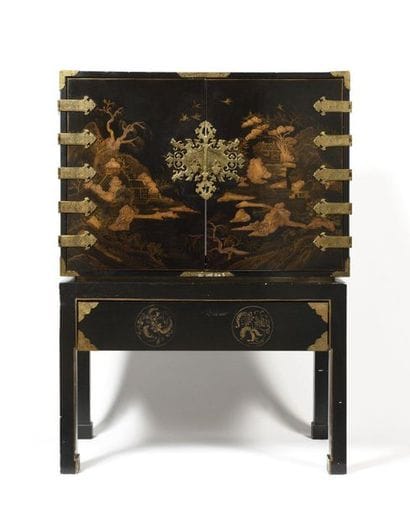 JAPAN Rectangular cabinet facade in lacquer...