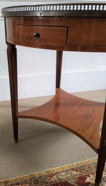 Large mahogany veneer BOUILLOTTE TABLE opening...