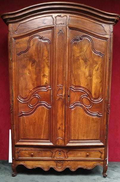 Beautiful BRESSANE CABINET in moulded and...