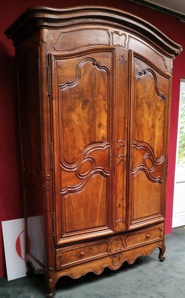 Beautiful BRESSANE CABINET in moulded and...