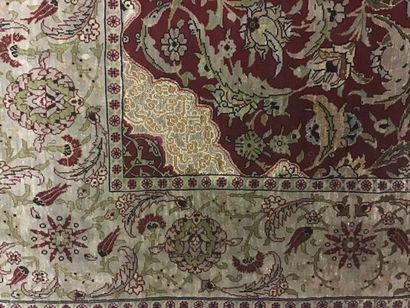 
Exceptional and very fine HEREKE in silk...