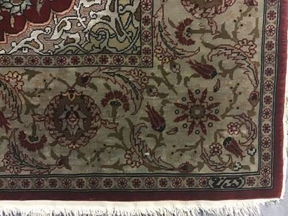 
Exceptional and very fine HEREKE in silk...
