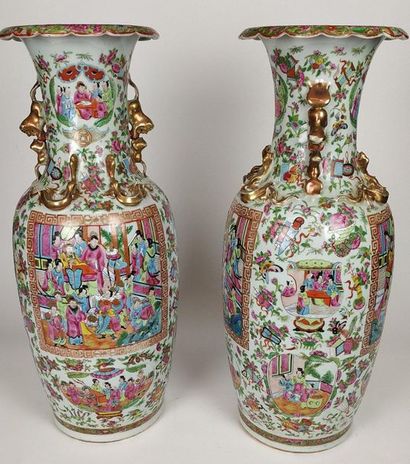 CHINA Pair of large baluster vases in Canton...