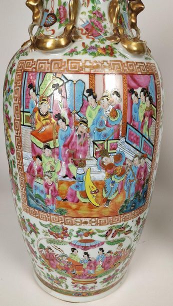 CHINA Pair of large baluster vases in Canton...