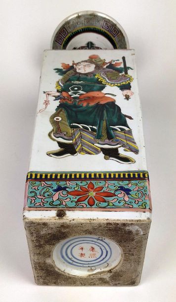 CHINA Large square section vase in enamelled...