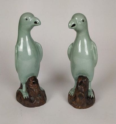 CHINA Pair of parrots in polychrome porcelain...
