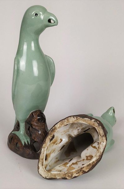 CHINA Pair of parrots in polychrome porcelain...