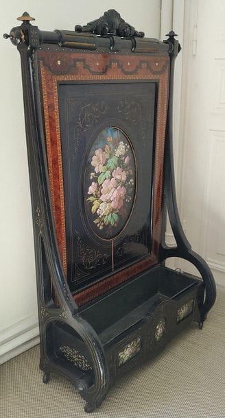 CHIMNEY SCREEN in blackened wood and precious...