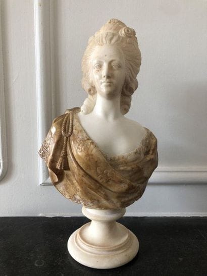 After Félix LECOMTE (1737-1817) Bust of Marie-Antoinette...
