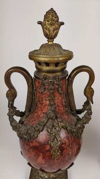 Pair of baluster-shaped vases on a pedestal...