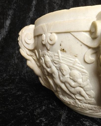 G. LEONETTI (XIX) Marble mortar richly carved...