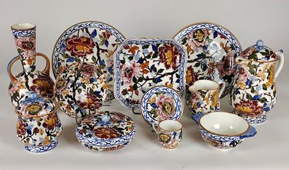 GIEN Earthenware dinner service with floral...