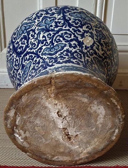 SOUTH ITALY
Large earthenware baluster-shaped...