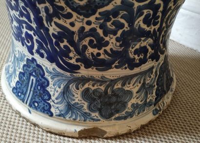 SOUTH ITALY
Large earthenware baluster-shaped...