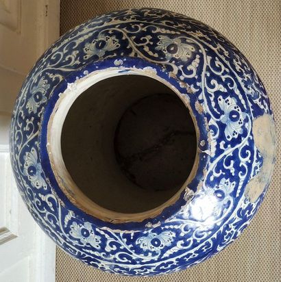 SOUTH ITALY
Large earthenware baluster-shaped...