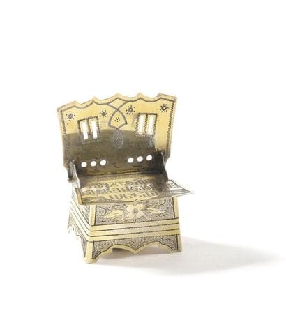 LIVING ROOM in the shape of a chair

Silver,...
