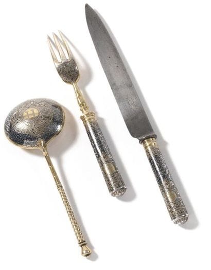 COVERS

Includes a large spoon, fork and...