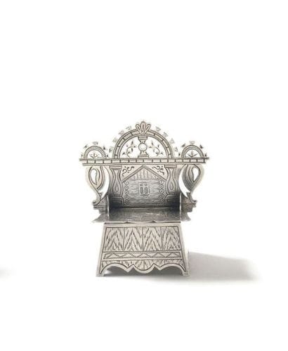 LIVING ROOM in the shape of a chair

Engraved...