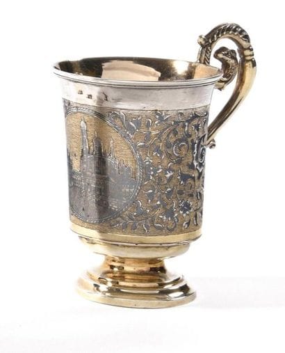 Mug decorated with a view of Moscow

Silver,...