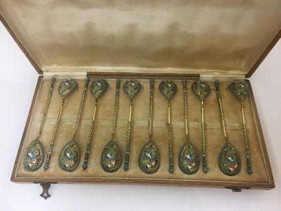 12 TEASPOONS A THE

Silver, vermeil, cloisonné...