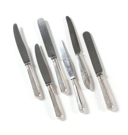 6 KNIFES for dessert

Silver, chasing

Different...