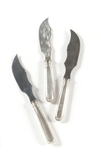 LOT of THREE FISH KNIFES

Engraved silver...