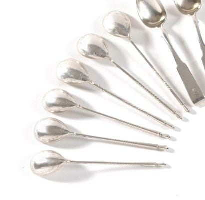 SIX SMALL SPOONS with engraved decoration

Engraved...