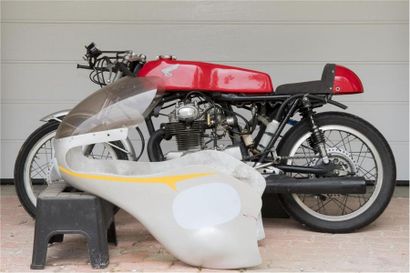 1970 HONDA RACING 350 HRC
Succession de Monsieur...